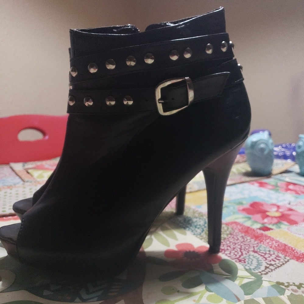 Black studded high heal ankle boots size9